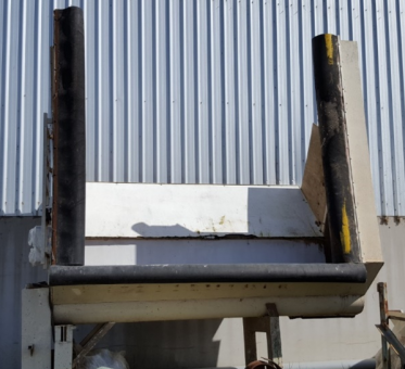 Infeed wet receiving hopper with discharger nz